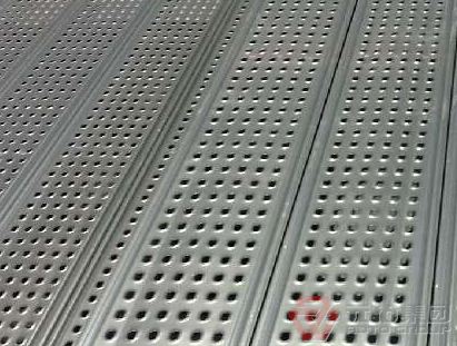 怎么快速安裝鋼跳板，鋼跳板發(fā)展前景如何